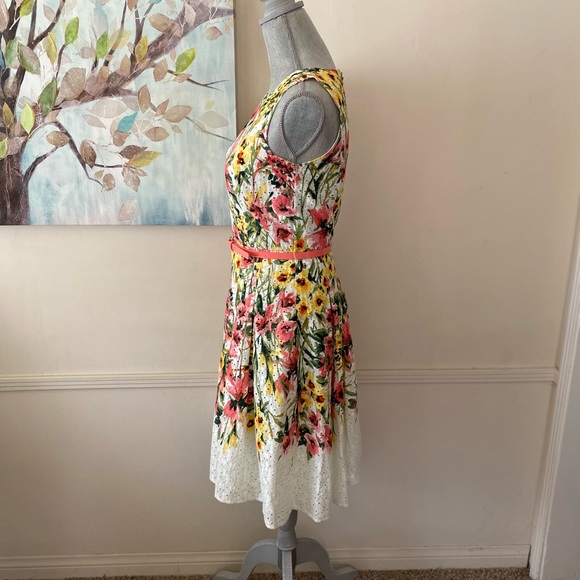 TOMMY HILFIGER 🪸💛FLORAL💛🪸 BELTED SLEEVELESS DRESS SIZE 2 🌟LIKE NEW🌟 - Picture 4 of 13